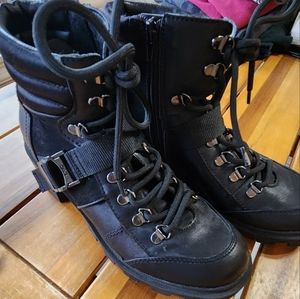 Black Guess boots